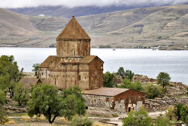 Akdamar Kilisesi