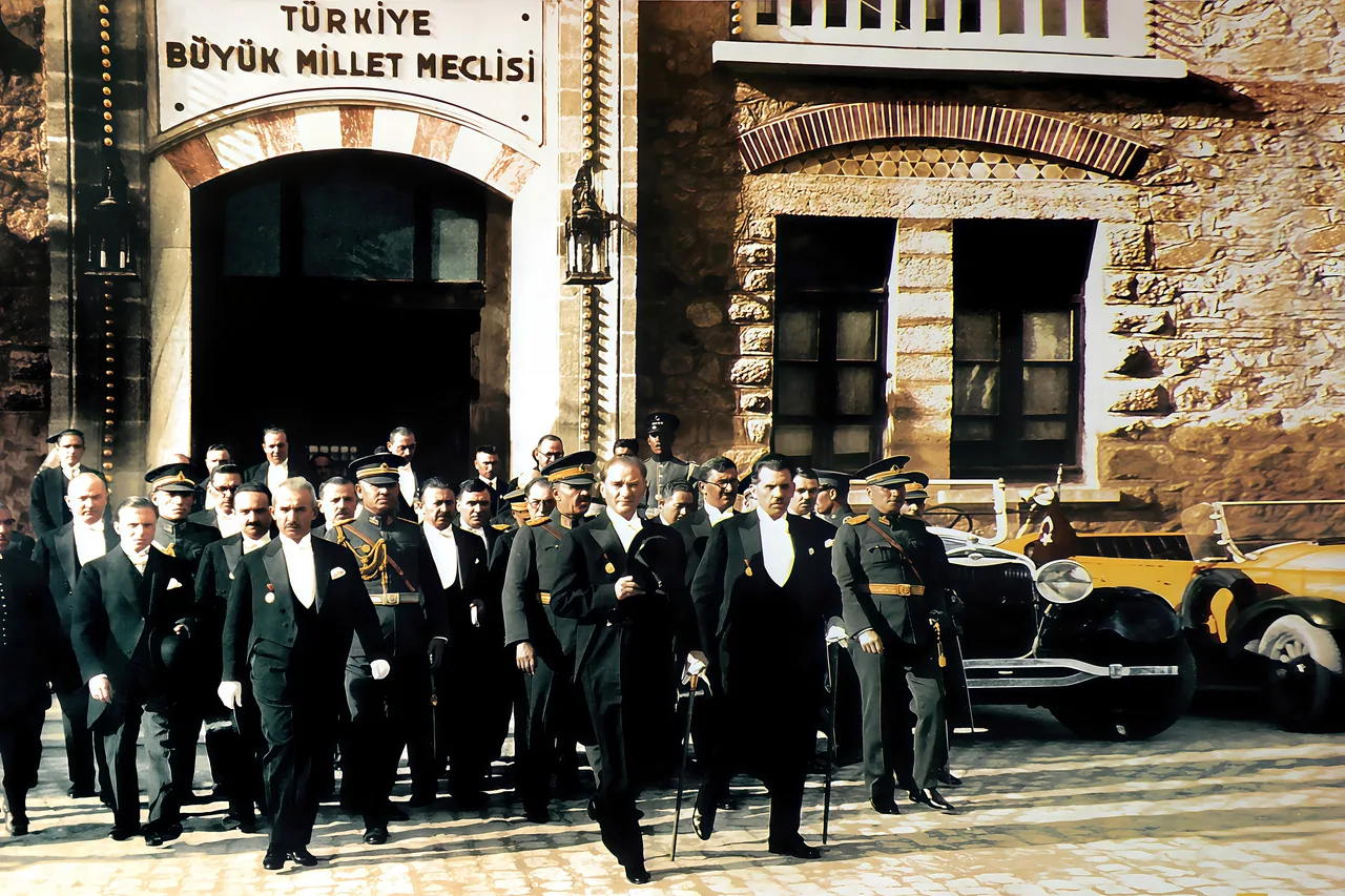 Atatürk ve İsmet İnönü TBMM kanvas tablo