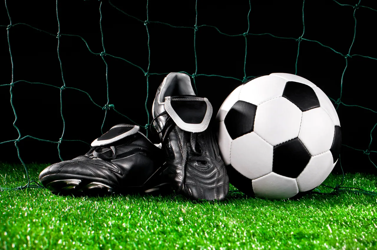 Futbol Topu ve Kramponlar kanvas tablo