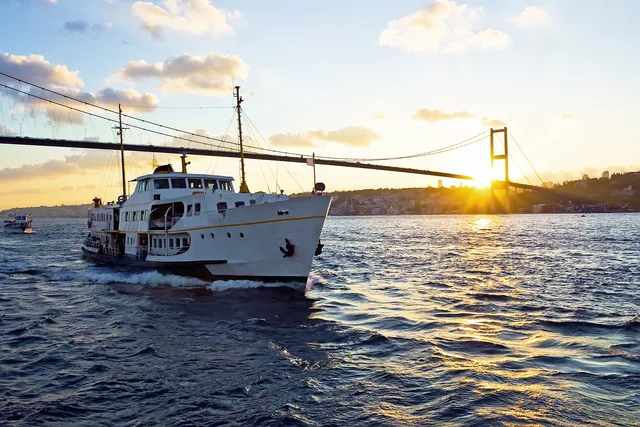 İstanbul - Boğaziçi'nde Gün Batımı