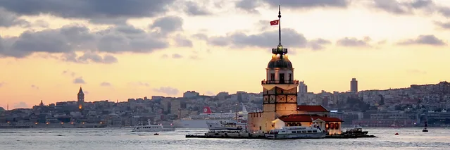 Kız Kulesi ve İstanbul Silüeti