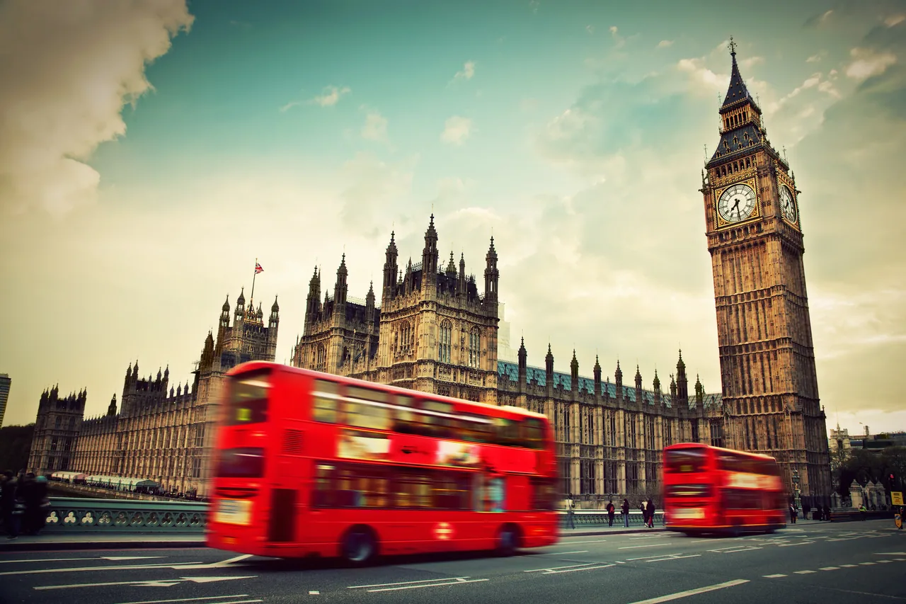 Big Ben ve Kırmızı Otobüsler kanvas tablo