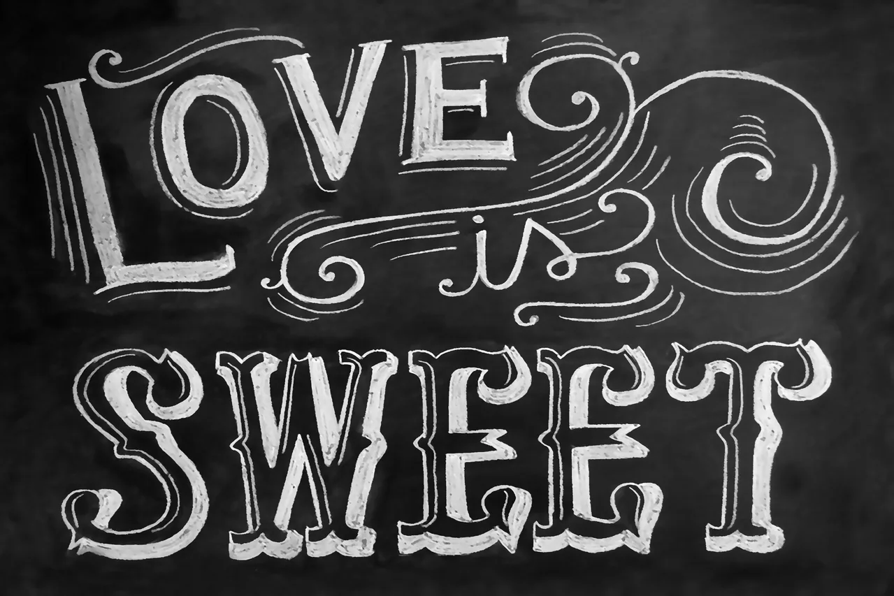 Love Is Sweet kanvas tablo