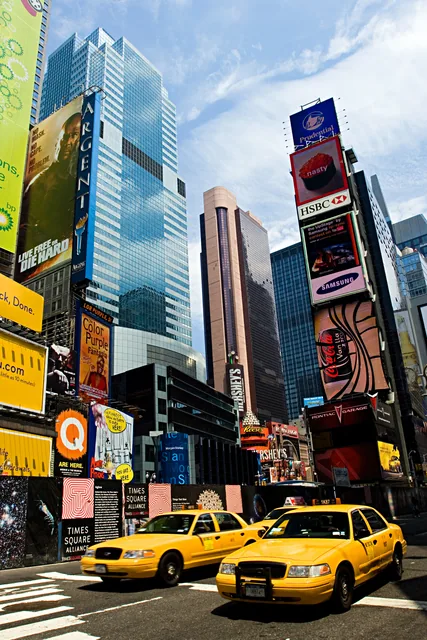 Times Square'de Sarı Taksiler