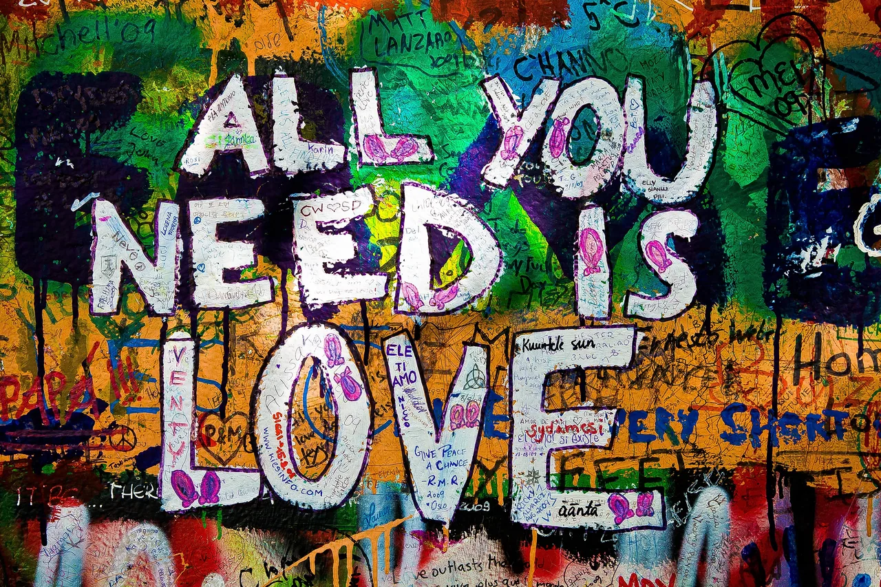All You Need Is Love kanvas tablo