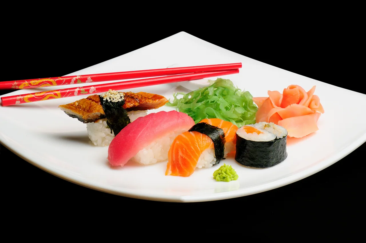 Tabakta Sushi Seti kanvas tablo