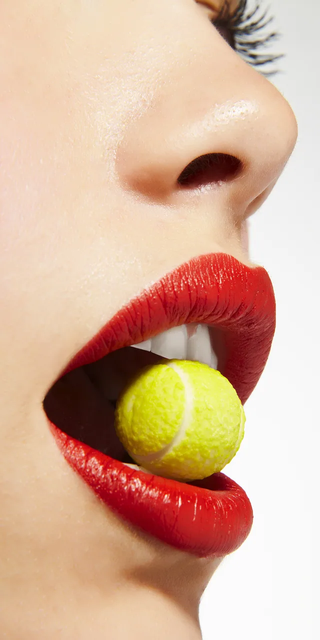 Tenis Topu ve Kırmızı Dudak kanvas tablo